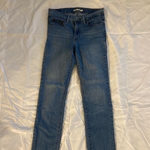 Women’s Levi jean